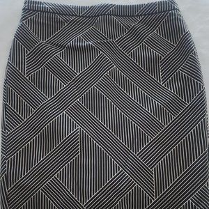 Ann Taylor Geometric Pencil Skirt - Size 4 Petite